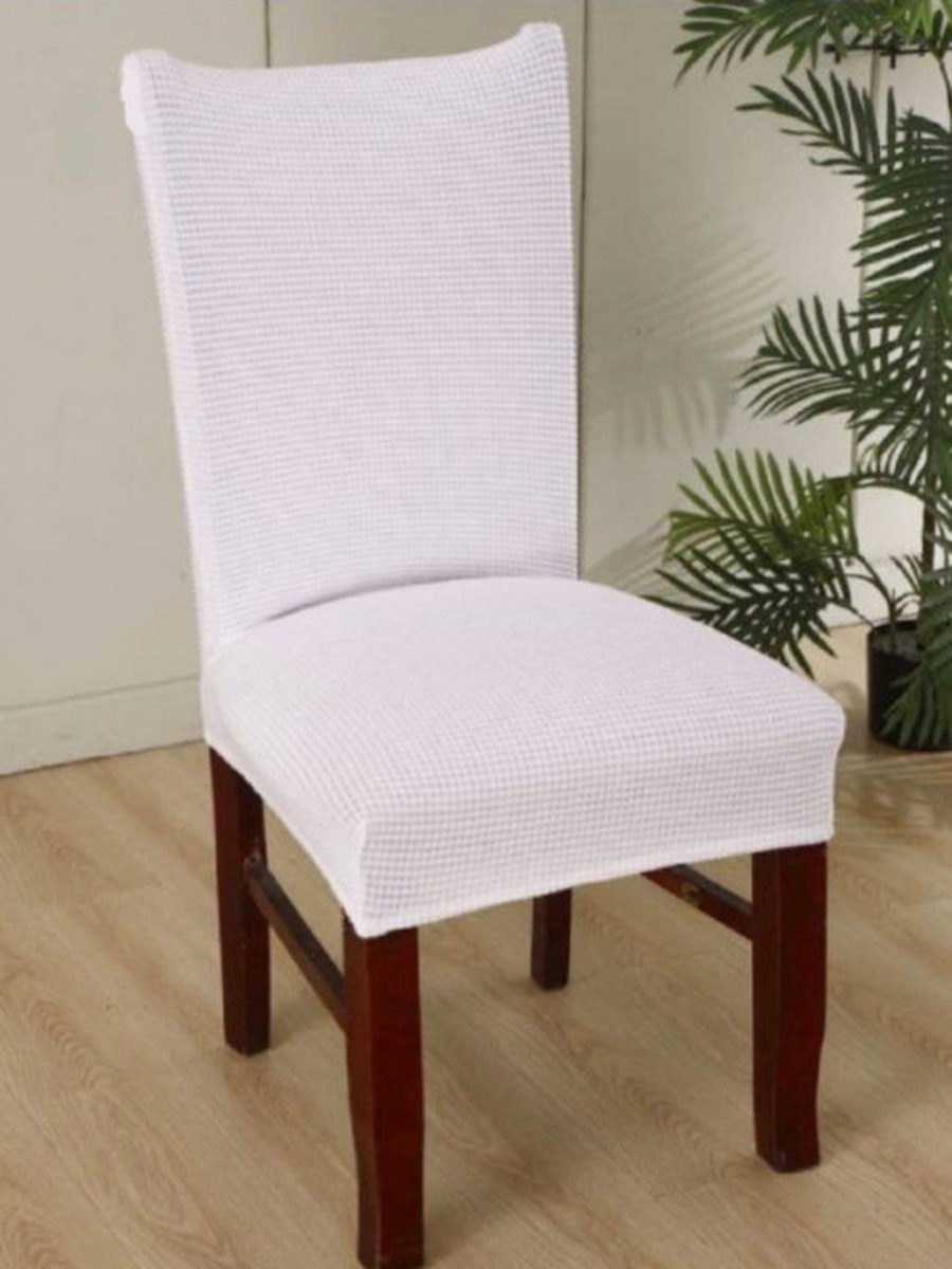 стулья с белыми чехлами