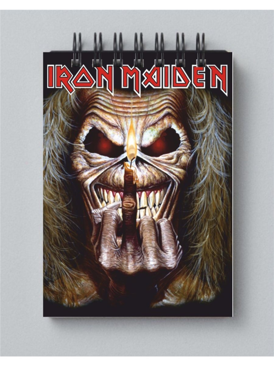 Вокалист Айрон мейден. Iron Maiden кукла. Iron Maiden 1980. Железные коробочки Iron Maiden.