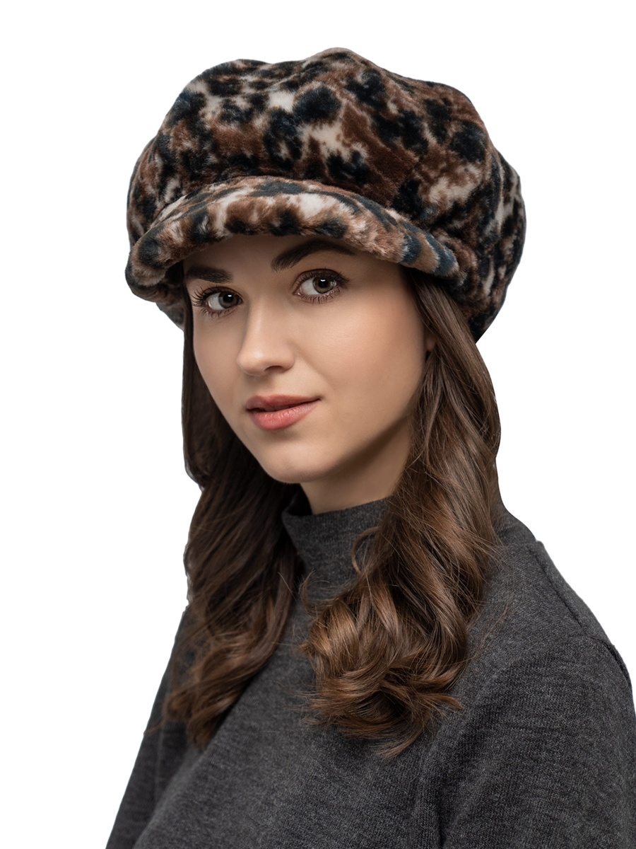 Зимняя шапка с козырьком женская
