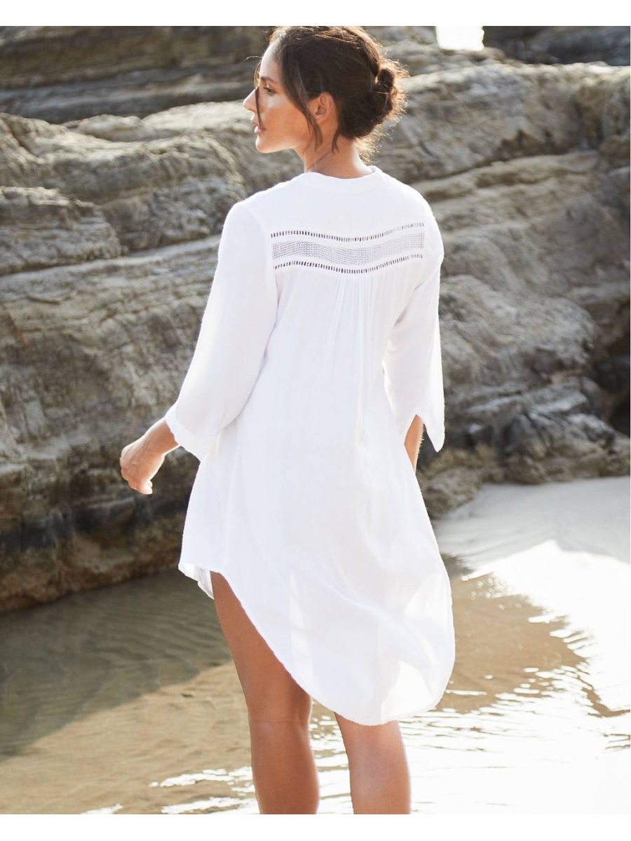 Белое пляжное платье