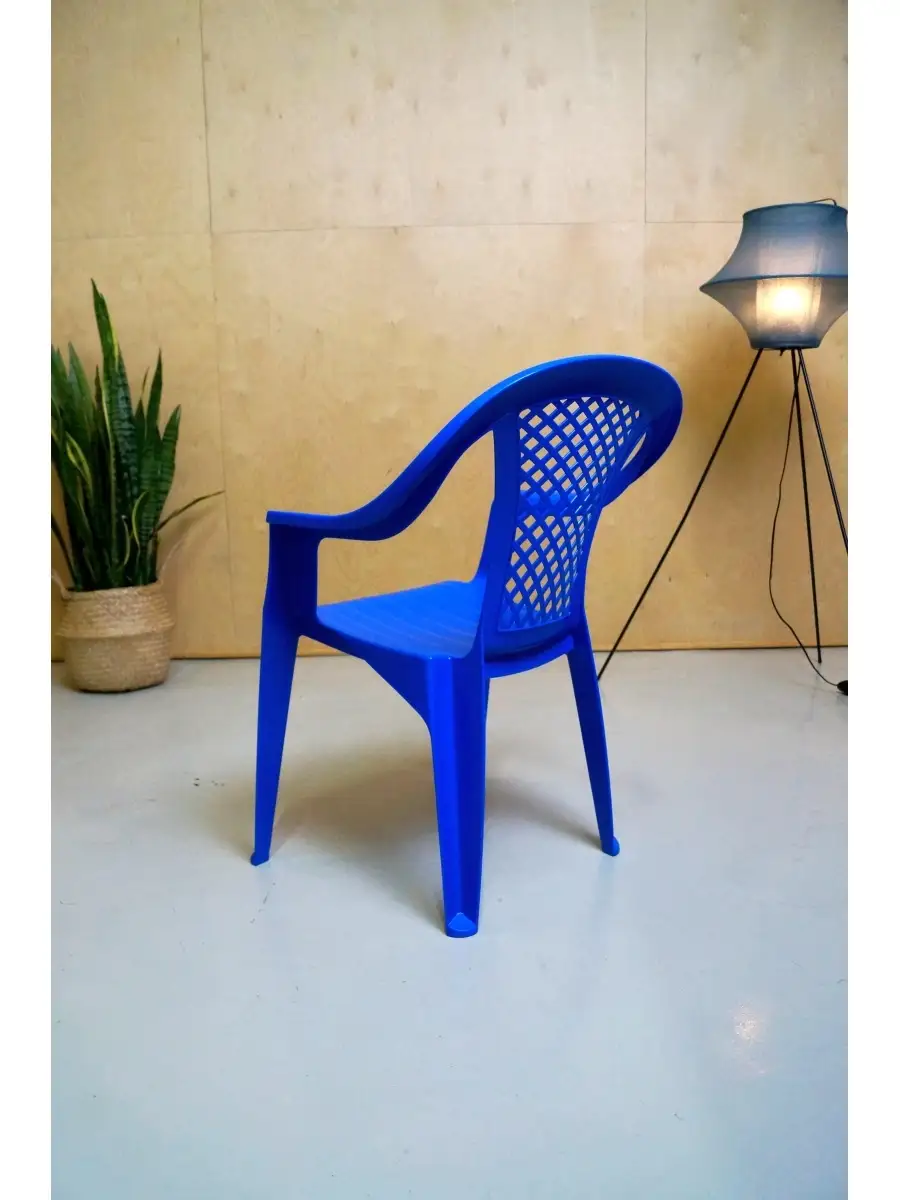 Пластиковые стулья с высокой спинкой для дачи