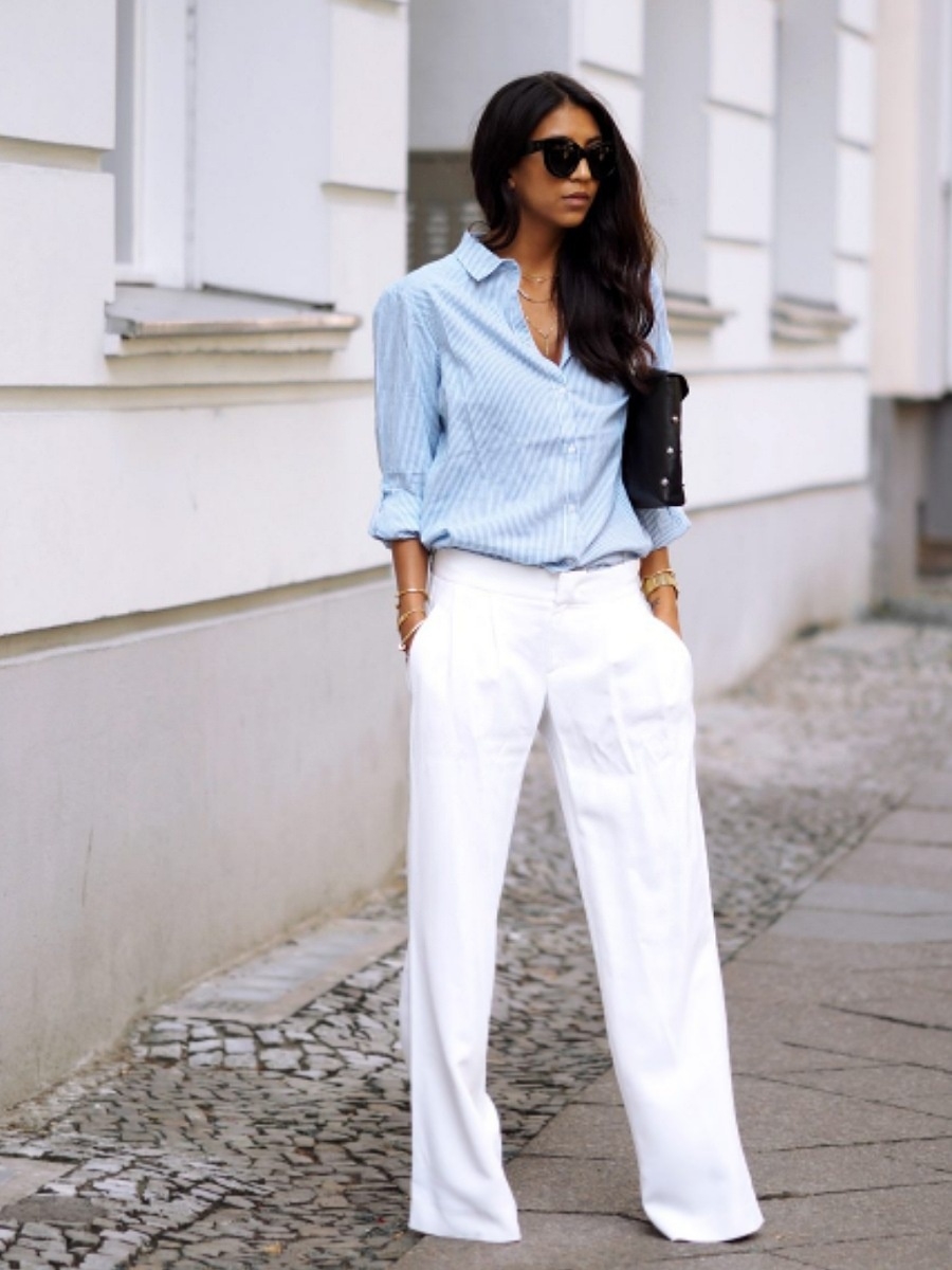 Белая рубашка и синие брюки женские